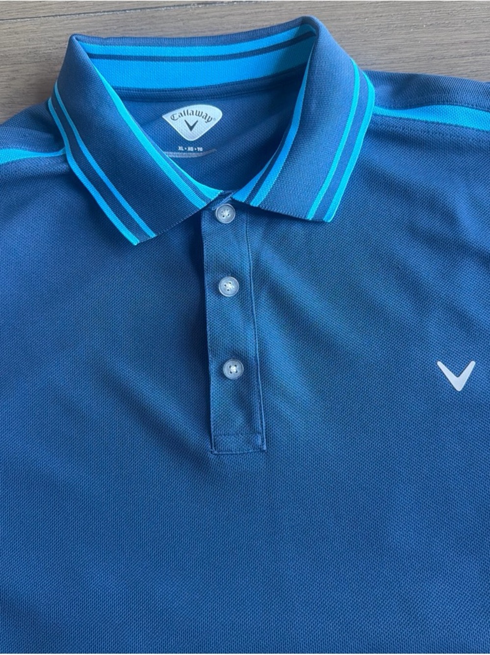 Callaway Men's Blue Polo Shirt with Contrast Stripe Collar
Size XL
Used